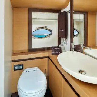 LEGENDARY - VIP bathroom