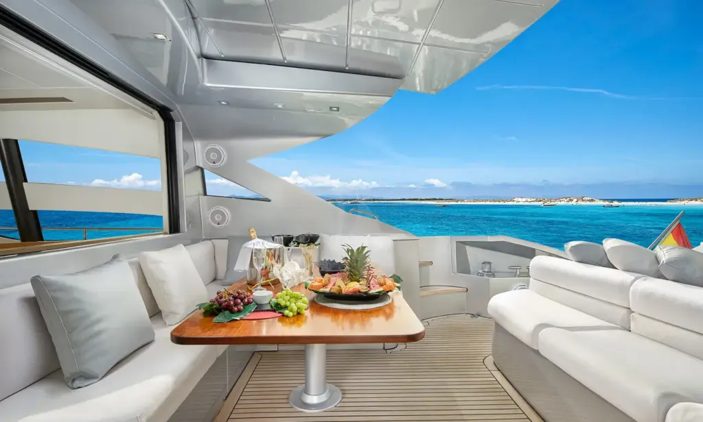 LEGENDARY - Aft deck