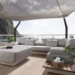 Upper deck