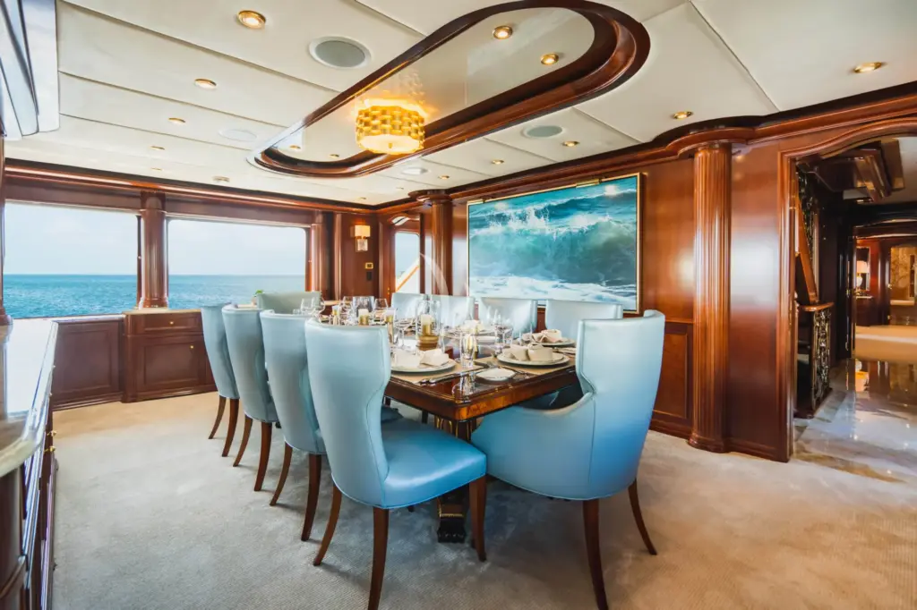 AQUASITION - Formal Salon Dining