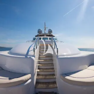 YACHT BOW