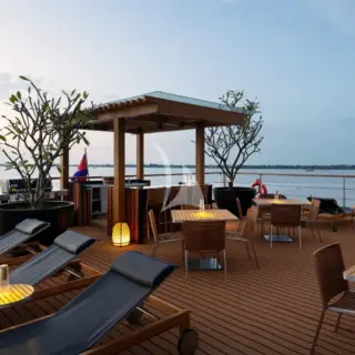 Upper deck aft dining area