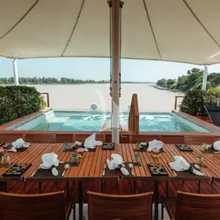 Upper deck forward dining area