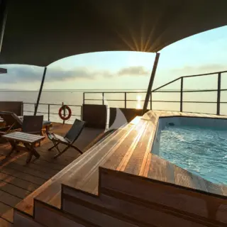 Outdoor lounge and jacuzzi