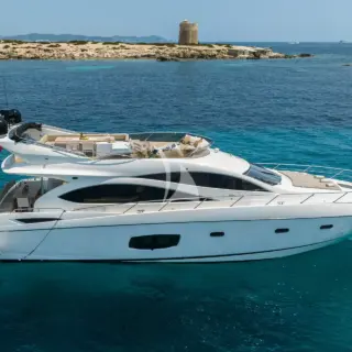 CALA DI LUNA - At anchor