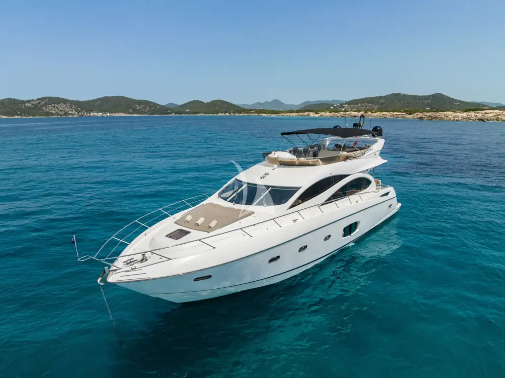 CALA DI LUNA - At anchor