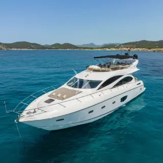 CALA DI LUNA - At anchor