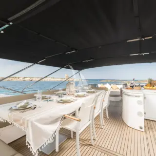 CALA DI LUNA - Flybridge with Teppenyaki