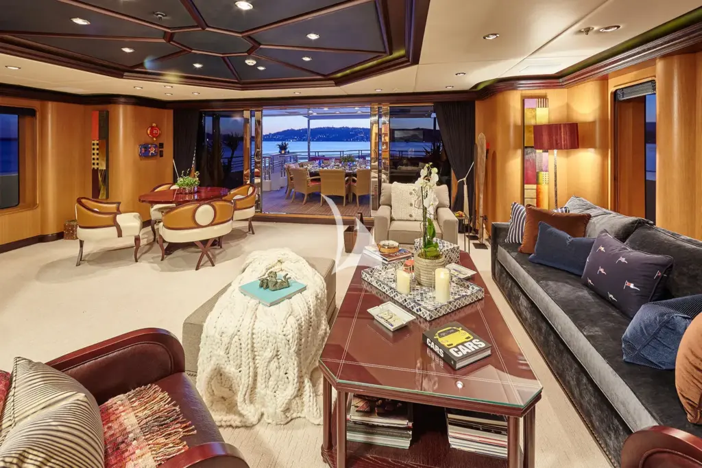 COCOA BEAN - Bridge Deck Salon