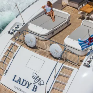 LADY B - Image 11