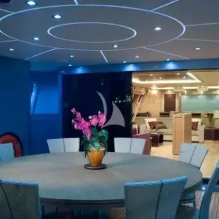 Al fresco dining table