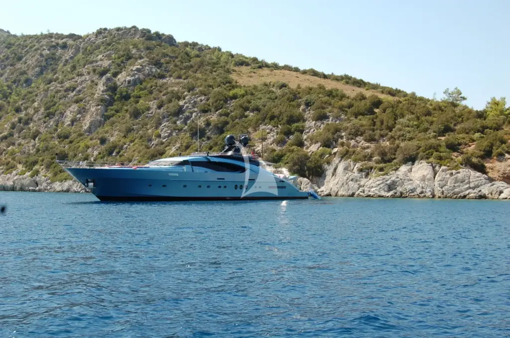 WAVERUNNER - Port side on anchor