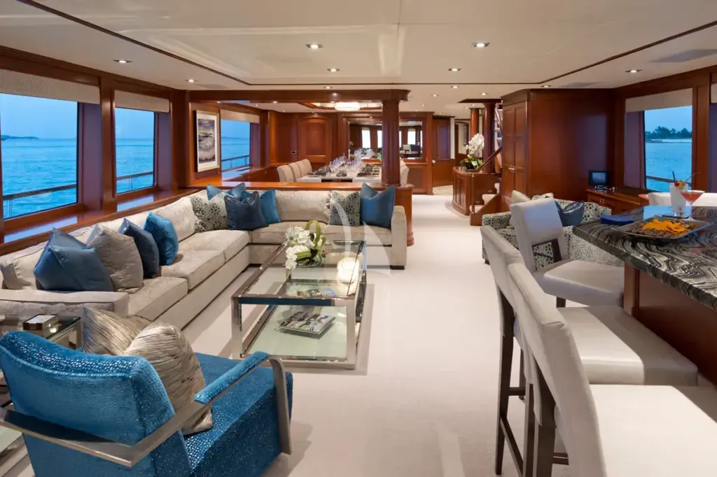 FORE ACES - Main Salon