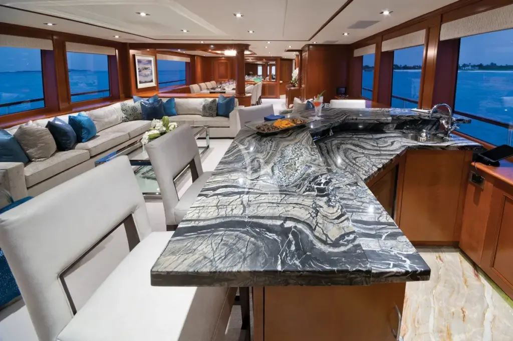 FORE ACES - Main Salon Bar