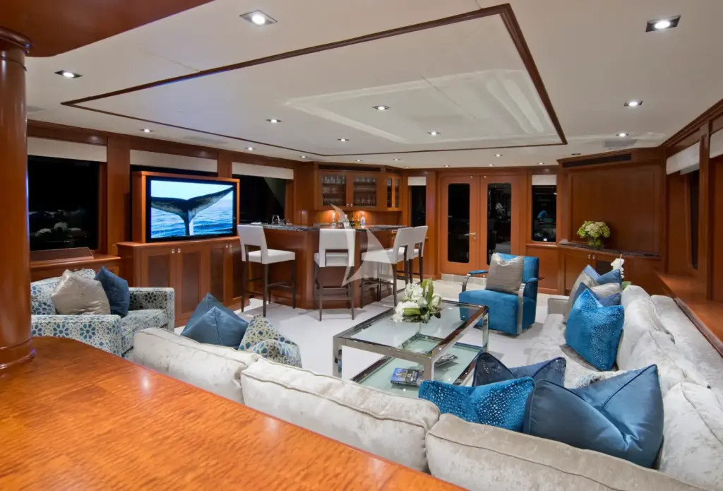 FORE ACES - Main Salon