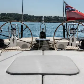 KALLIMA - Sun beds and steering wheel
