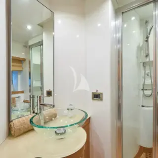 Double cabin bath