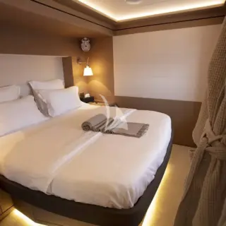 Mid Port Cabin Low