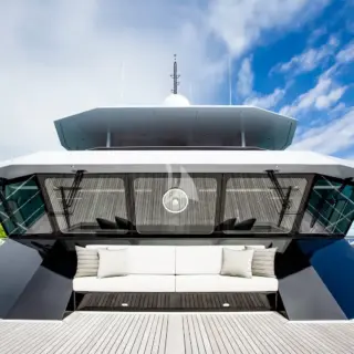 Wheelhouse from the bow