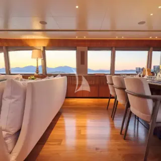 Salon & Dining