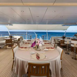 Upper aft deck | Al fresco dining