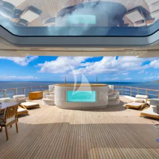 Sun deck Aft Pool