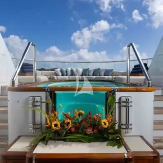 Sun deck Jacuzzi forward