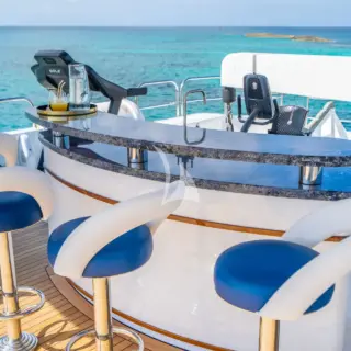 Flybridge bar seating