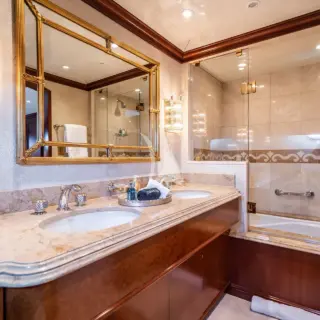 Guest bathroom & tub