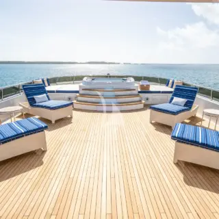 Flybridge forward