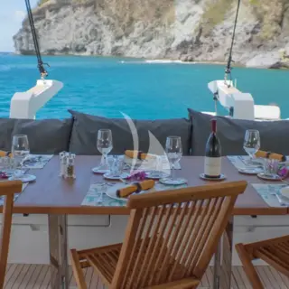 ARAOK - Dining Table