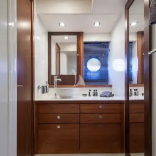 Primary Stateroom - En Suite Bathroom