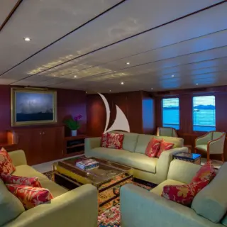 Main deck saloon forward