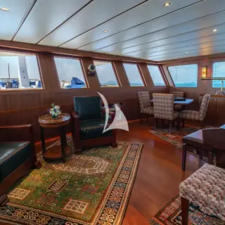 Main deck saloon forward