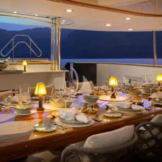 AQUA LARES - Main Deck Aft - Dining 