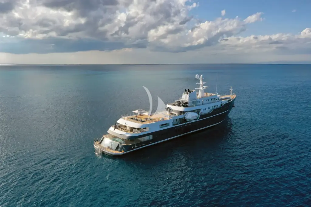 AQUA LARES - Profile Starboard