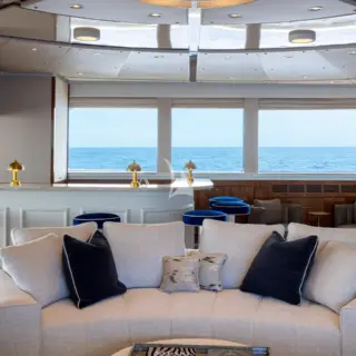 AQUA LARES - Upper Deck - Bar & Salon