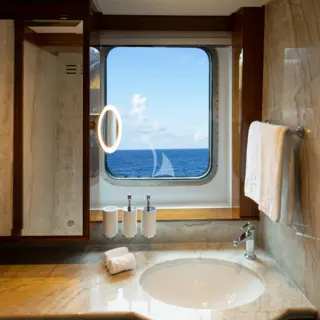 AQUA LARES - Guest Cabin En Suite 