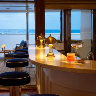 AQUA LARES - Upper - Deck Bar 