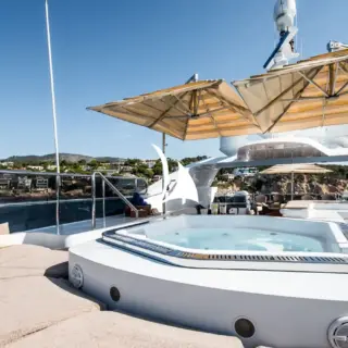 Sundeck Jacuzzi