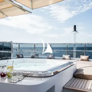 Sundeck Jacuzzi