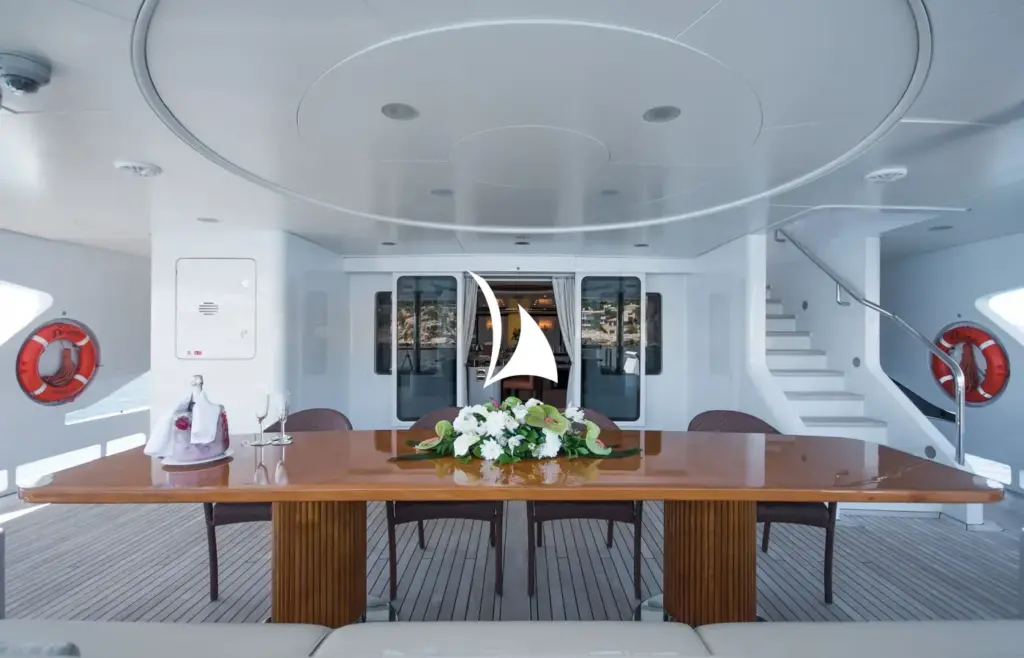 DIANE - Main aft deck