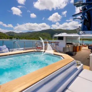 SCOTT FREE - Sun Deck Jacuzzi