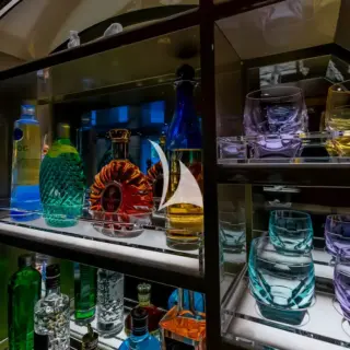 SCOTT FREE - Main Deck Salon Bar Display