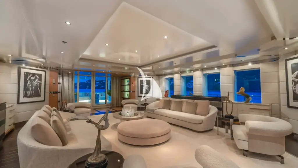 SCOTT FREE - Main deck lounge