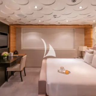 SCOTT FREE - Lower Deck King Stateroom #1