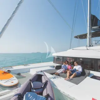 BLUE MOON - Fore deck lounge area