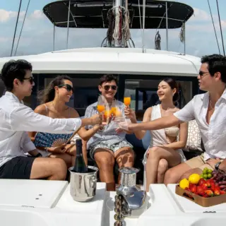 BLUE MOON - Front deck seating area