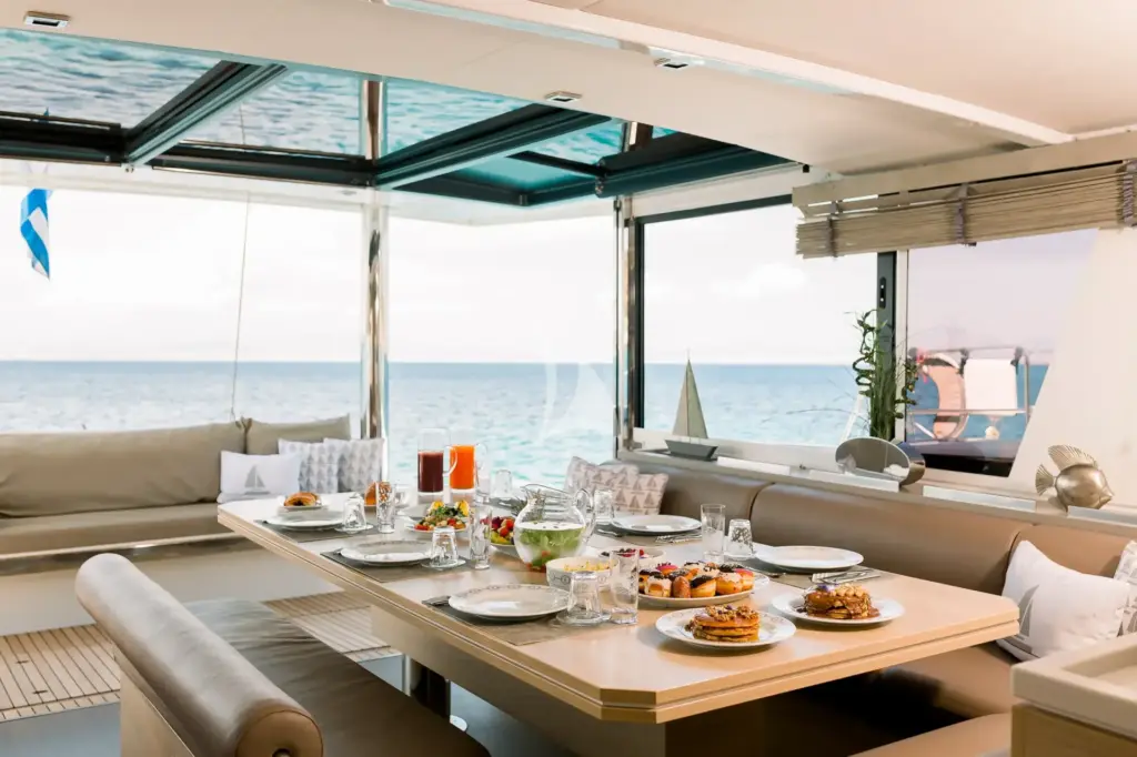 NEW HORIZONS 3 - Breakfast