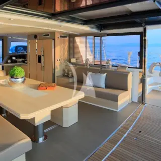 Salon Dining Area